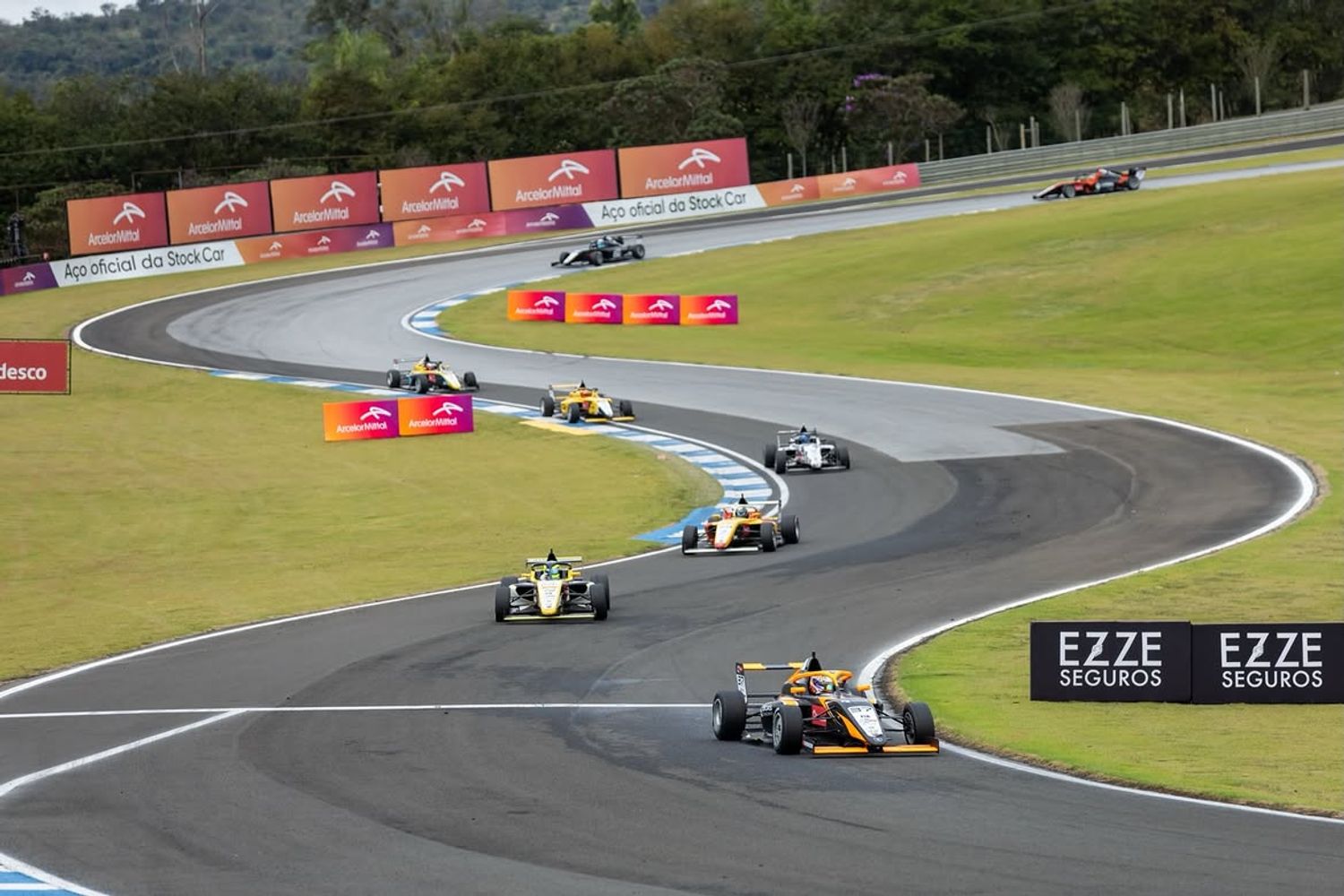 Fausto Arnaudo ganó en Velocitta Brasil en la F4