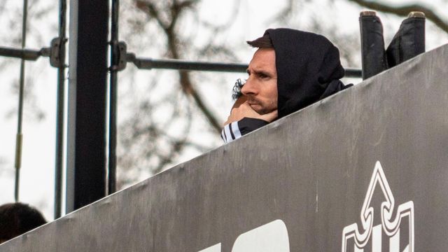 Lionel Messi asistió junto a sus hijos en Rosario a un partido del club de la familia.