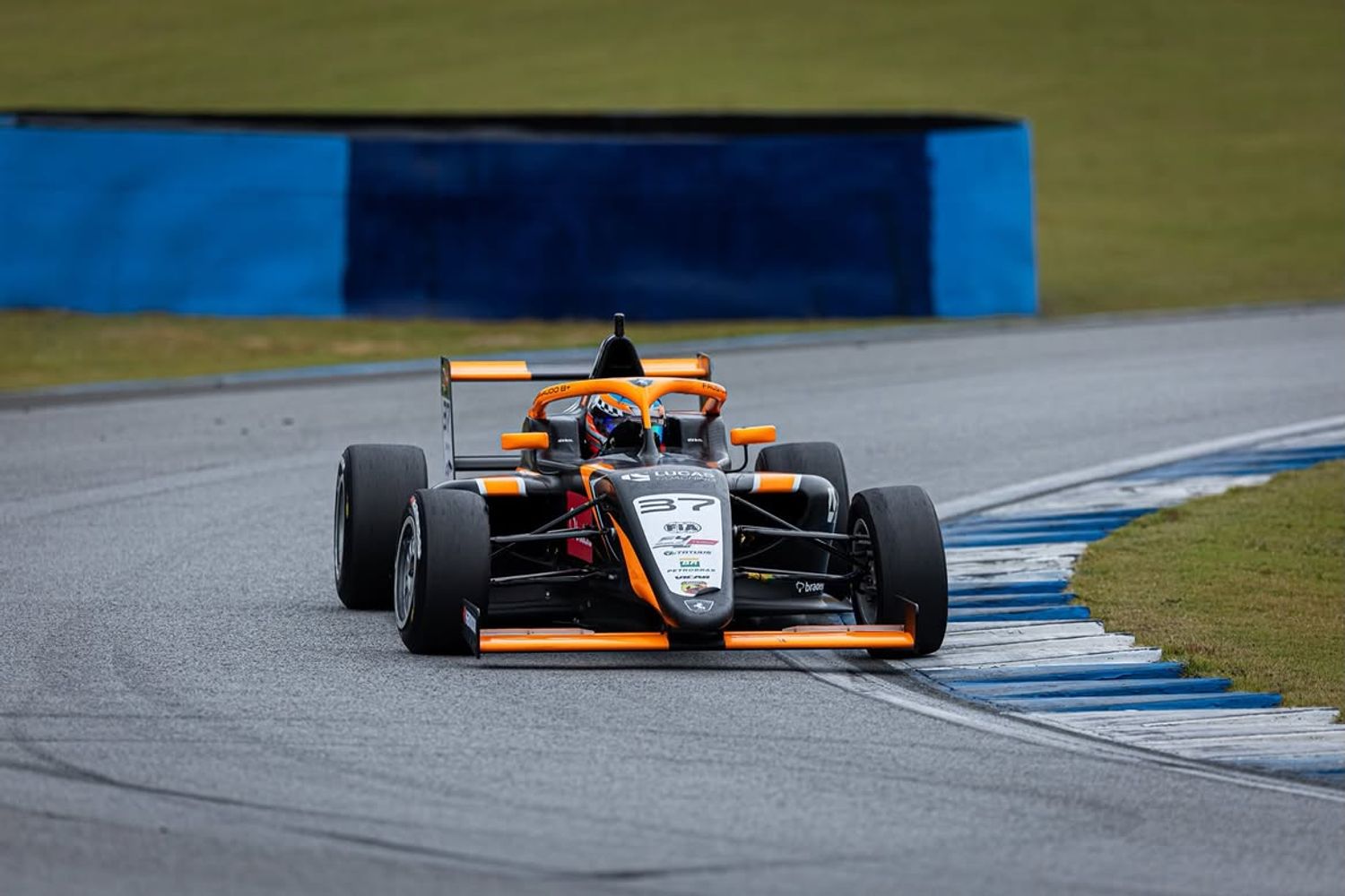 Fausto Arnaudo ganó en Velocitta Brasil en la F4