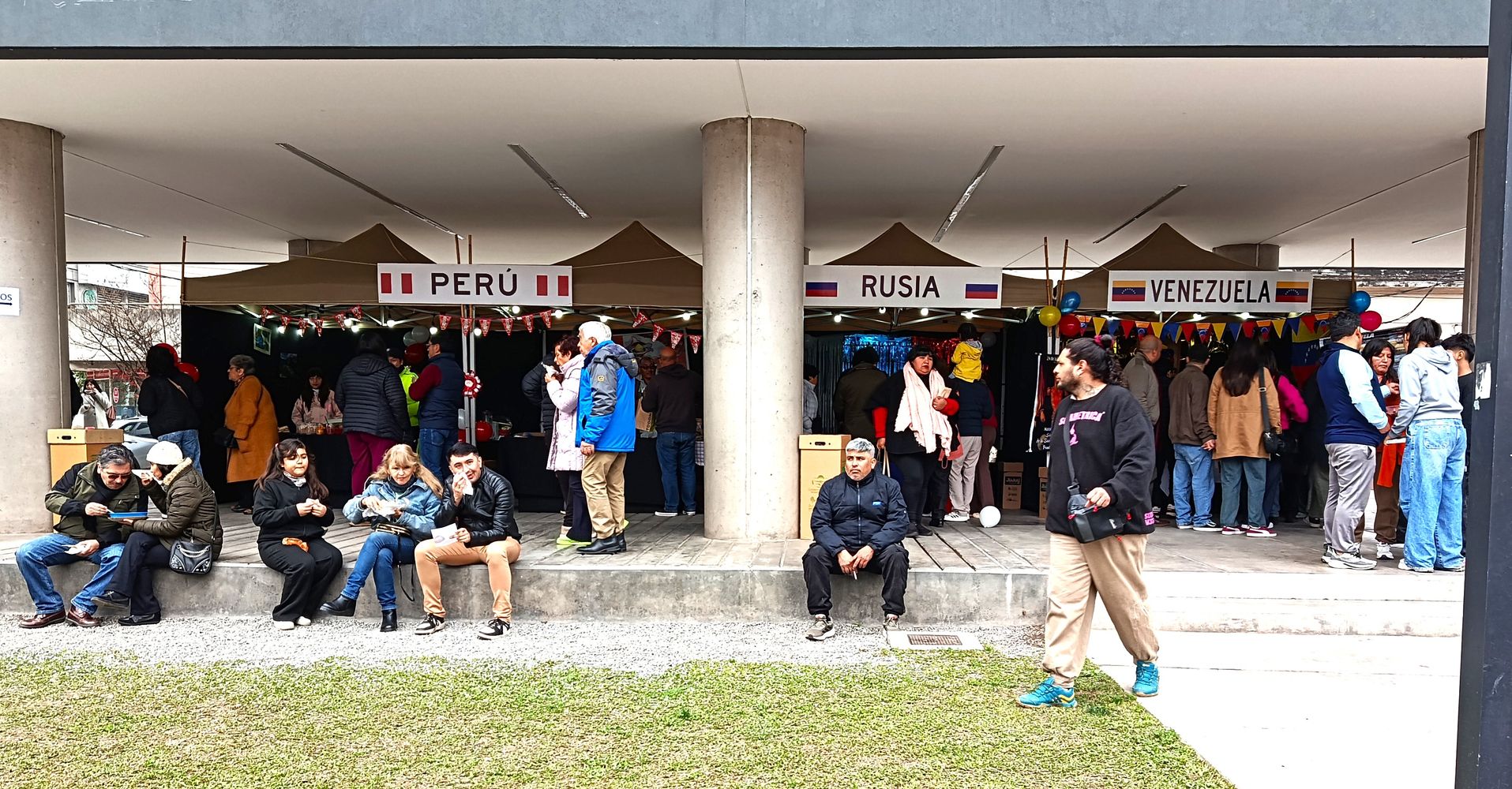 Preparaciones dulces y saladas de los más diversas latitudes fueron degustadas por los visitantes al evento "Sabores del Mundo – Encuentro de Colectividades".