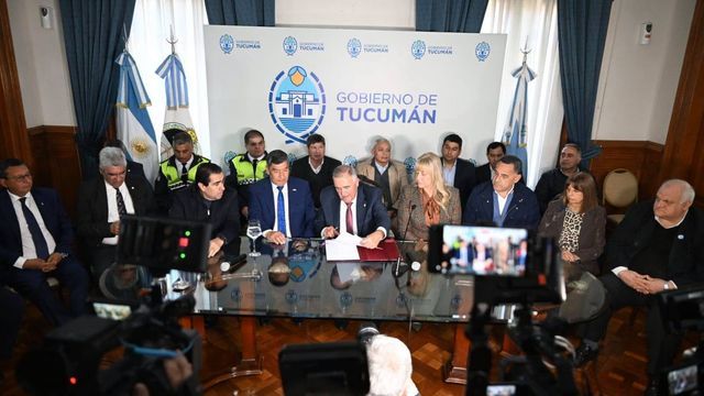 El gobernador explicó los alcances de la Ficha Limpia incorporada al decreto de convocatoria a elecciones.