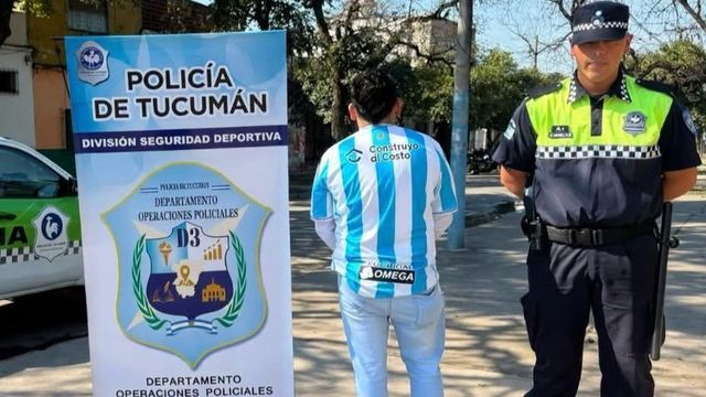 Dos hombres fueron impedidos de acceder a las tribunas durante los operativos de la División Seguridad Deportiva D-3.