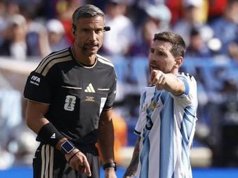 La inesperada decisión del árbitro de Argentina-España que reabrió la polémica de la final