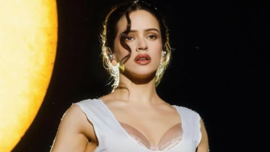 El incómodo momento de Rosalía en Chile al pedir "que tiemble la tierra" en pleno show