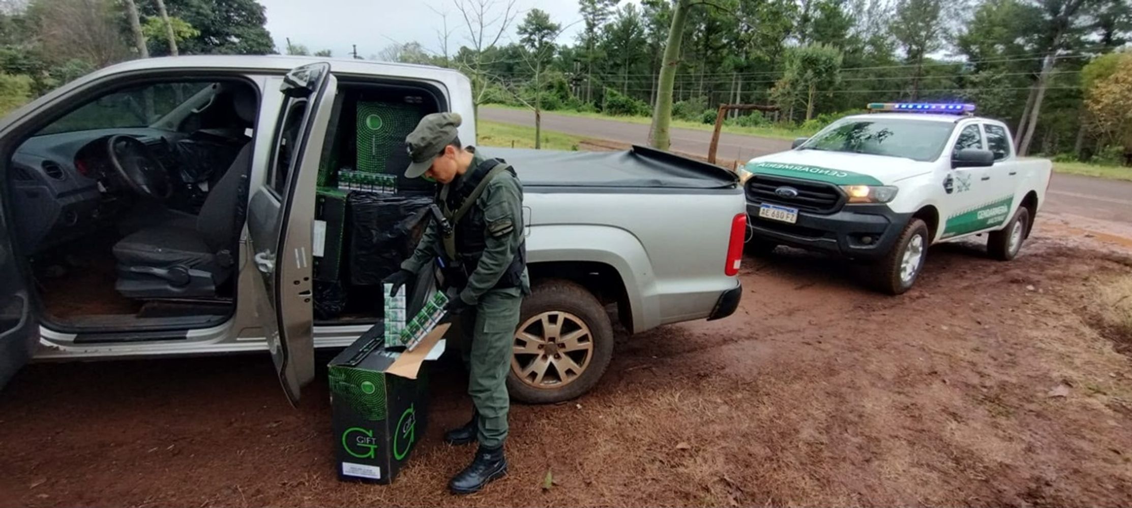 Secuestraron dos camionetas con 23 mil paquetes de cigarrillos de contrabando en Santiago de Liniers.