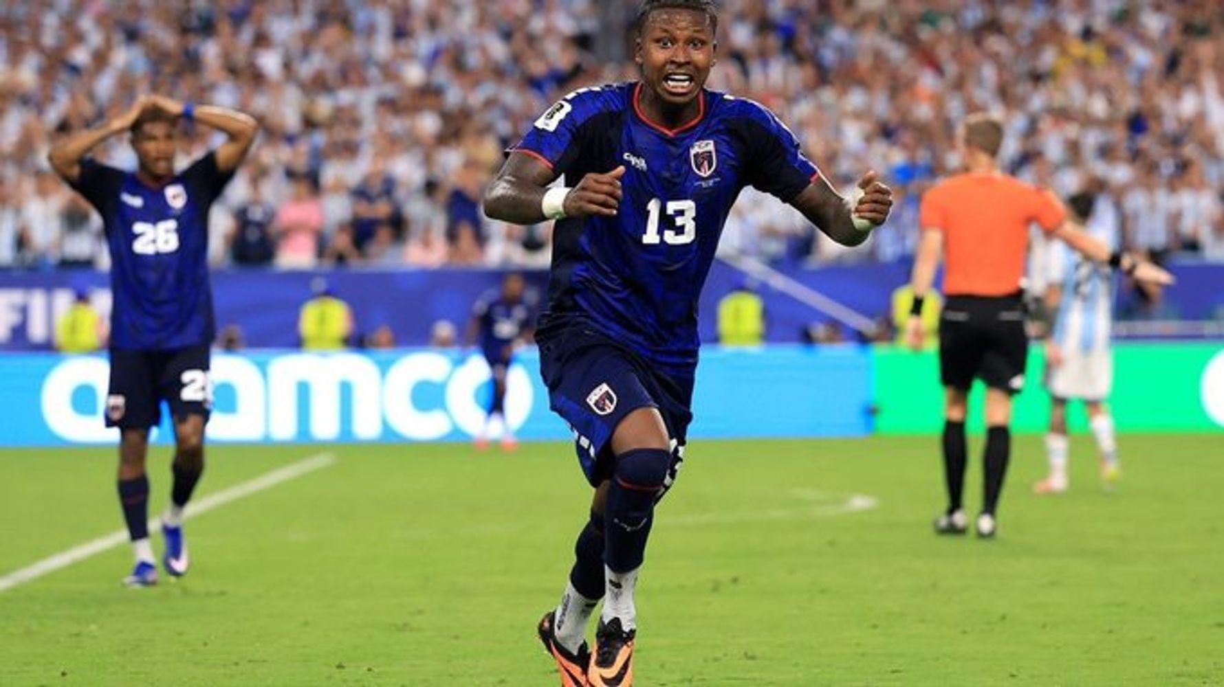 Sidney Lopes Cabral no lo puede creer. Su gol ante Argentina fue el mejor del Mundial.