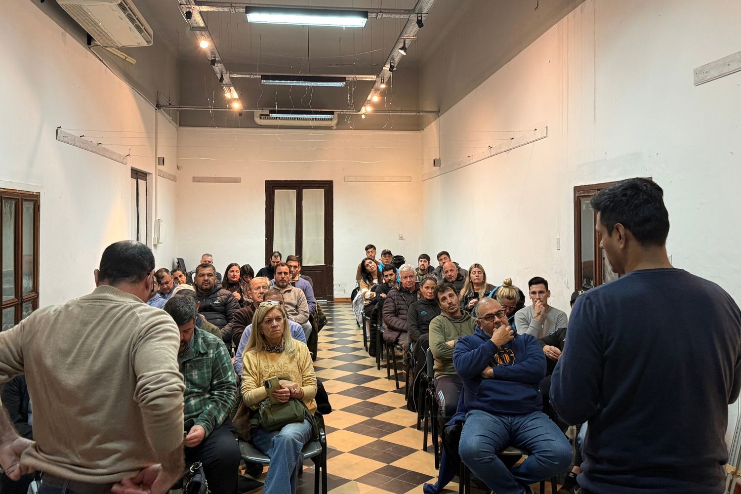 Más de 50 clubes de Paraná participaron de una jornada para conocer programas provinciales de apoyo.