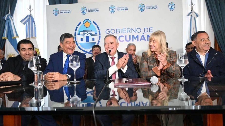 "Hoy ya estoy trabajando junto al pueblo tucumano": Jaldo retomó sus funciones tras la angioplastia
