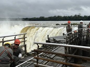 Cataratas del Iguazú: este lunes reabre el circuito Garganta del Diablo tras la crecida del río