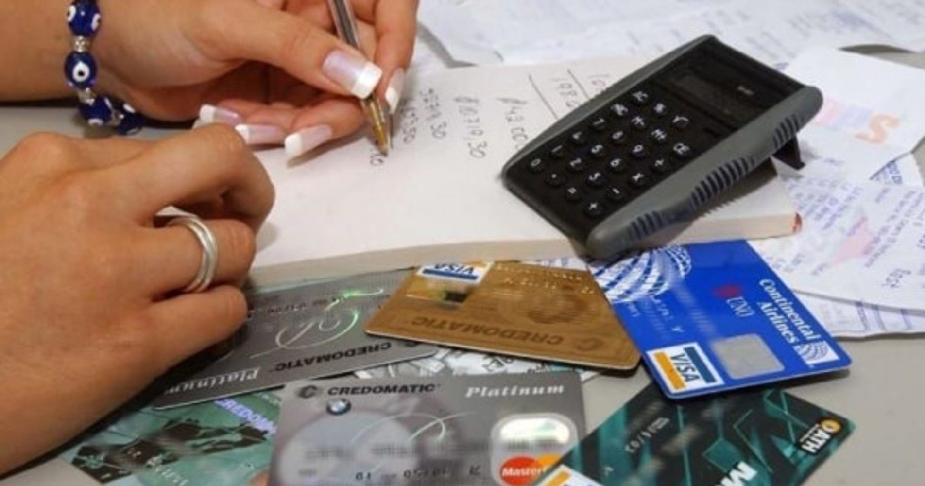 Compras con tarjetas. Foto web.