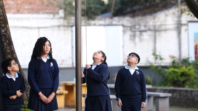 La Escuela N.º 372 fue la sede elegida para el acto formal de inicio de la segunda parte del año, con la participación de autoridades educativas.