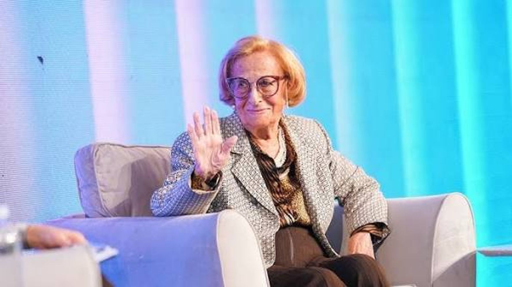 La mujer maneja su compañía a sus 100 años.