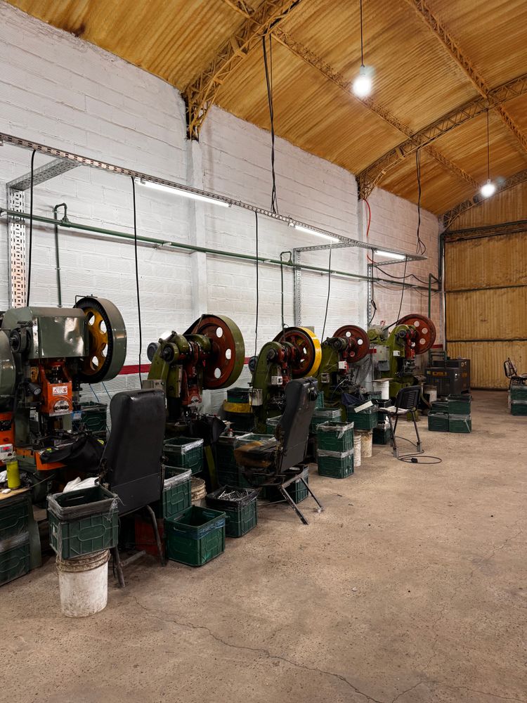 El entrerriano que le ganó en costos a China: la historia del empresario que produce 8.000 bombillas por día desde Gualeguay.