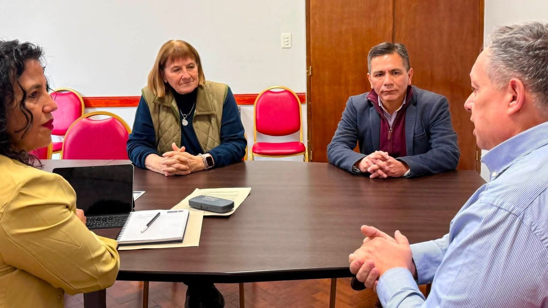 “No vamos a permanecer indiferentes frente a decisiones nacionales que pongan en riesgo nuestra producción regional”, prometieron al ingeniero Checa las legisladoras del bloque Jujuy Crece.