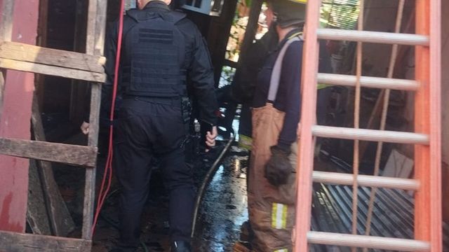 Un cortocircuito provocó un incendio en una vivienda de Puerto Iguazú y solo hubo daños materiales.