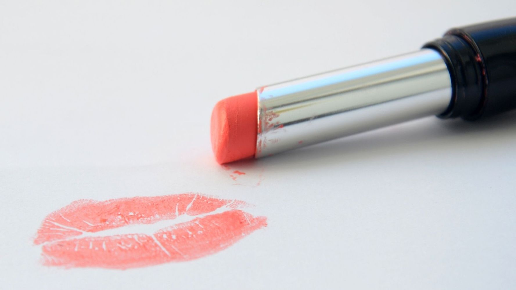 Mucho más que un cosmético, el labial se convirtió a lo largo de la historia en un símbolo de identidad, confianza y expresión personal.