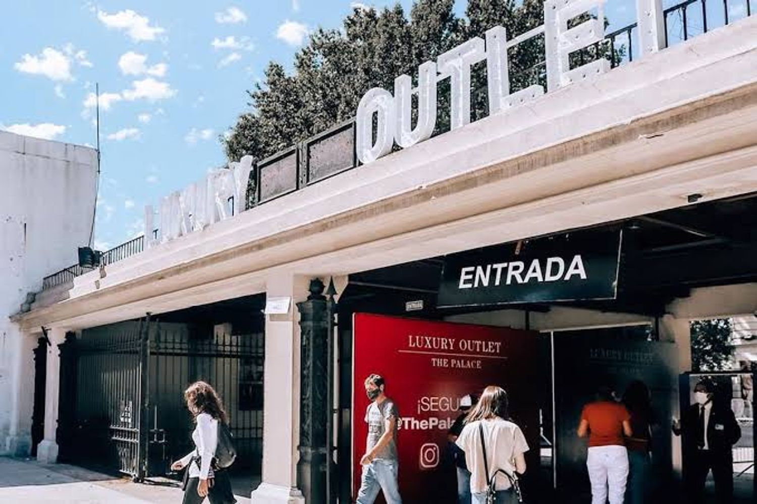La feria tendrá lugar hasta el 15 de agosto.