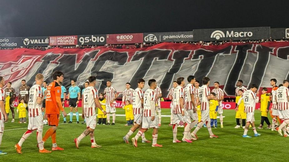 Instituto sufrió hasta el final, pero venció a Platense y festejó en casa