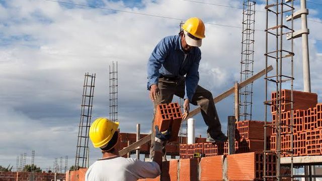 Los trabajadores de la construcción recibirán un incremento en sus salarios del 1,9%. Este será el último aumento que se verá reflejado por la escala salarial que incluyó junio, julio y agosto.