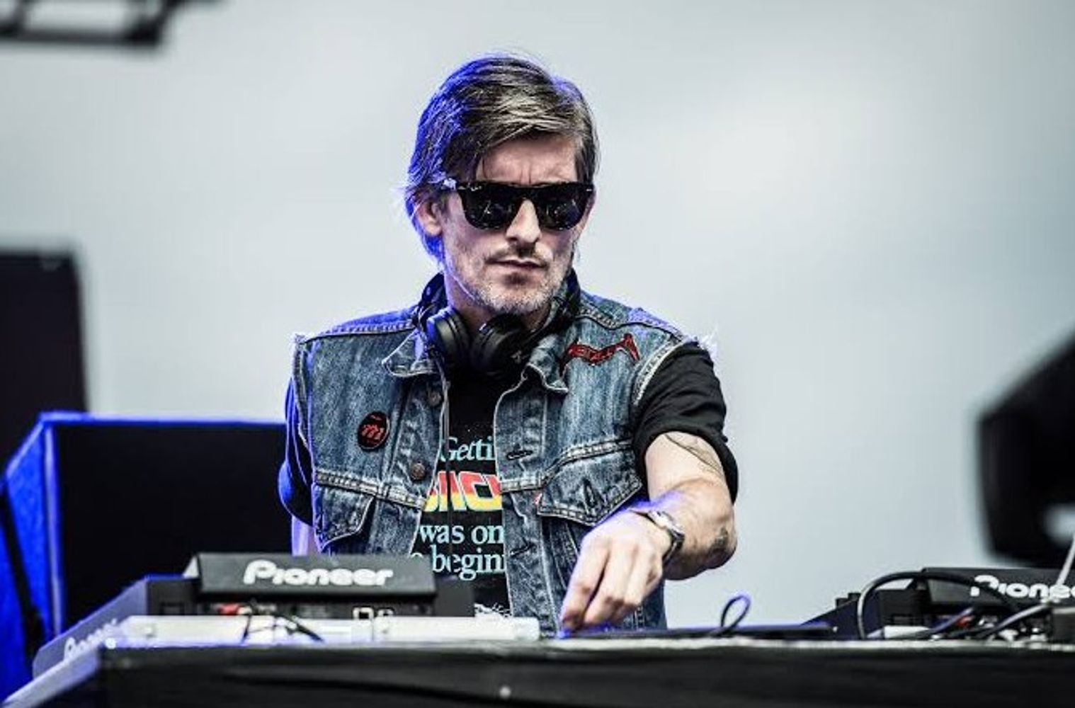Luto en la música: hallan muerto a un reconocido DJ en su casa y el dolor es total