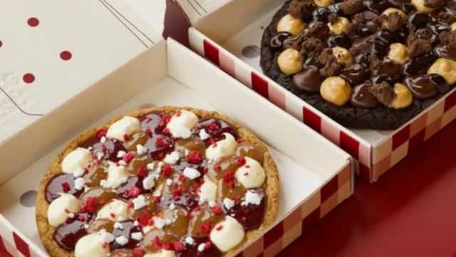 Las polémicas "pizza cookies" que lanzó Betular en su pastelería.
