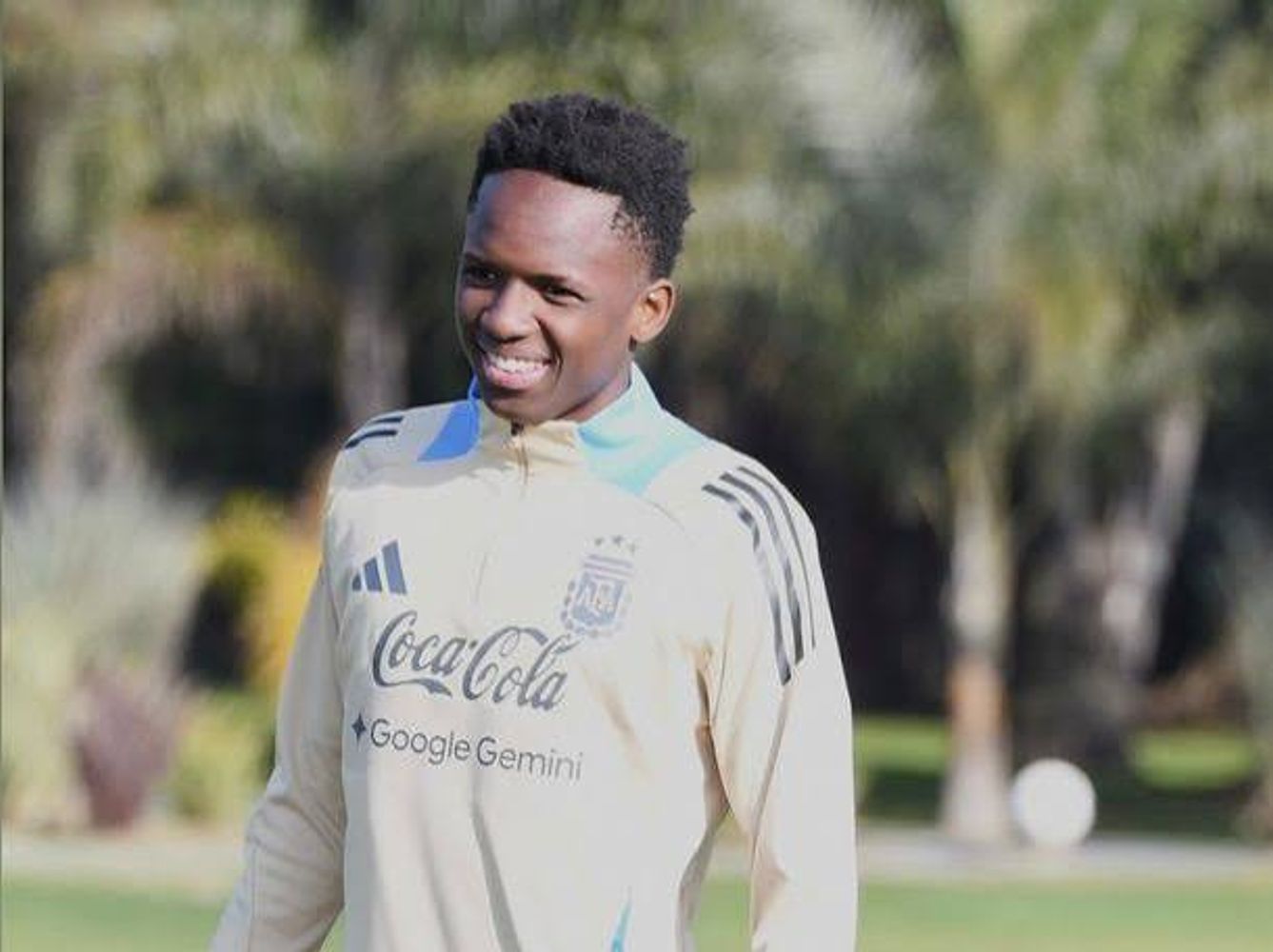 El joven entrena con el plantel Sub-17 que podría jugar la Copa del Mundo de Qatar.