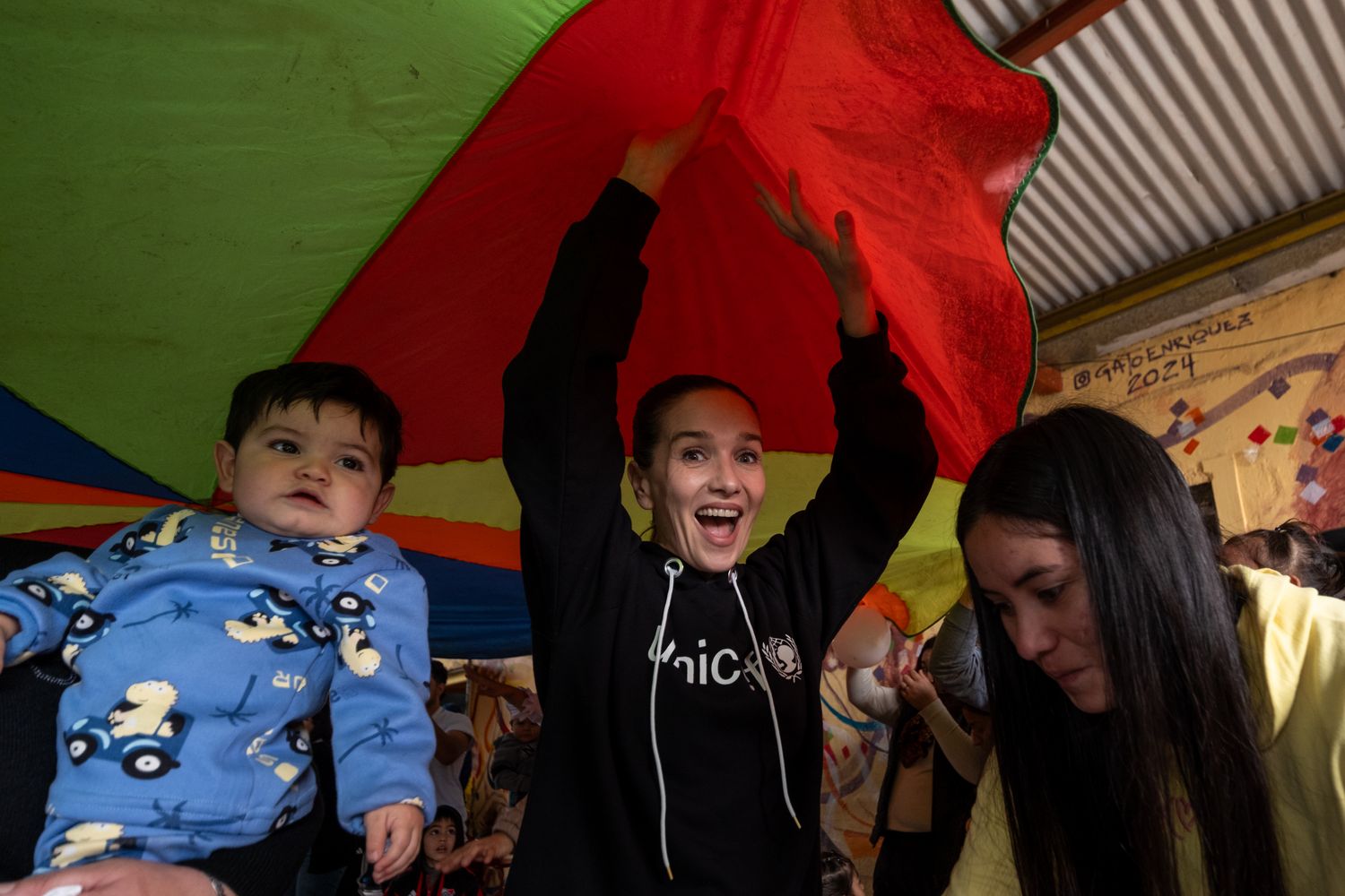 Natalia Oreiro visitó una de las comunidades participantes y compartió actividades con niños y niñas.