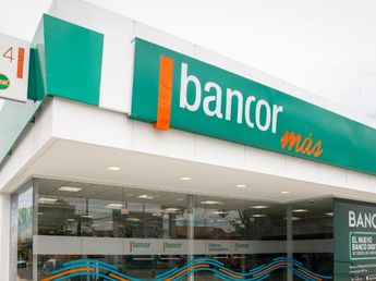 Abandonaron una caja sospechosa en un banco de Córdoba: el video del impactante operativo