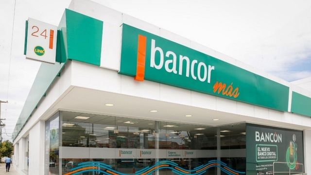 El operativo en un banco de Córdoba.