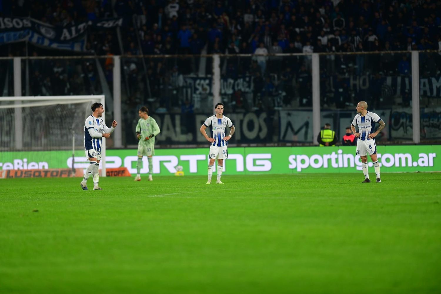 Talleres pasó de un primer tiempo en ganador a una dura derrota por 3-1 ante Vélez.