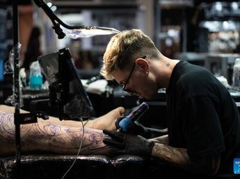Bialet Massé se prepara para su primera convención de tatuajes