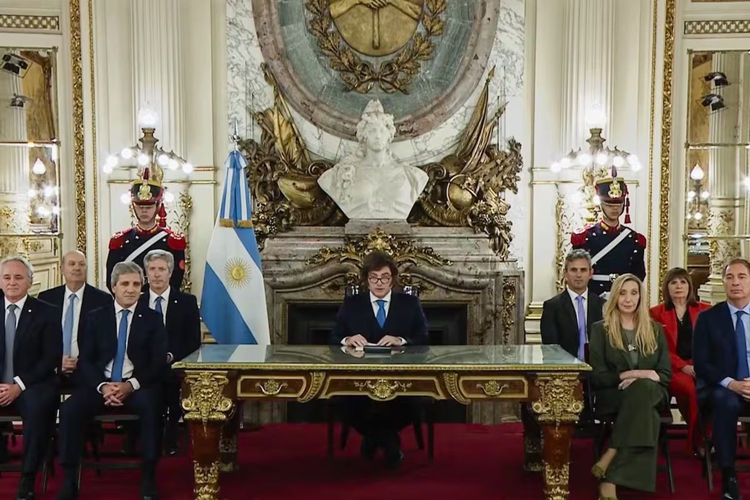 El Gobierno también anticipó reformas para el mercado de capitales y el sistema de seguros.