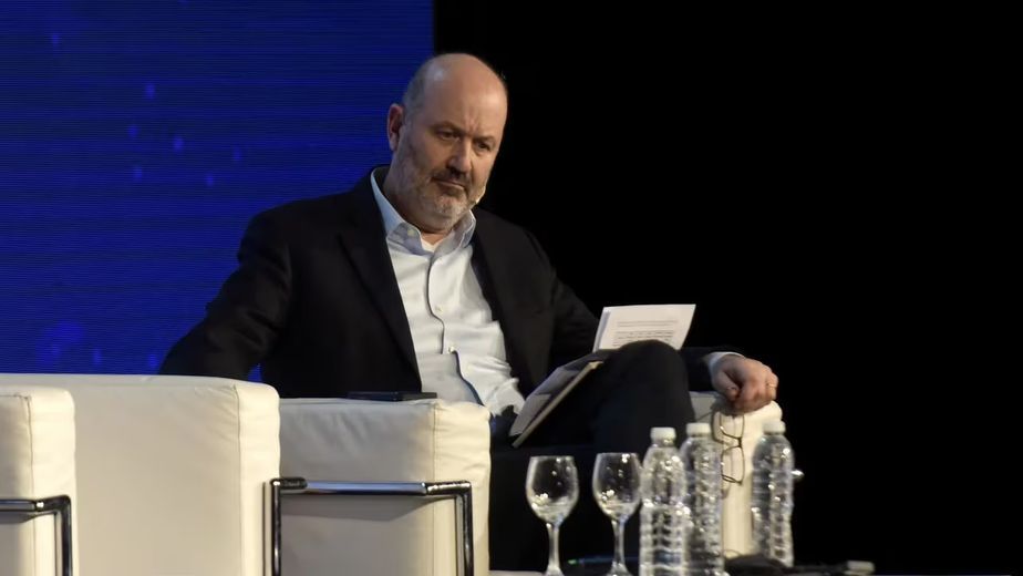 Sturzenegger expuso ante empresarios en Paraná y anticipó nuevas reformas: “Entre Ríos puede ser una de las grandes beneficiadas”
