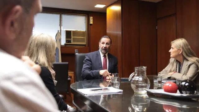 La propuesta está dirigida a empleados públicos y vecinos sin formación profesional previa en la materia.