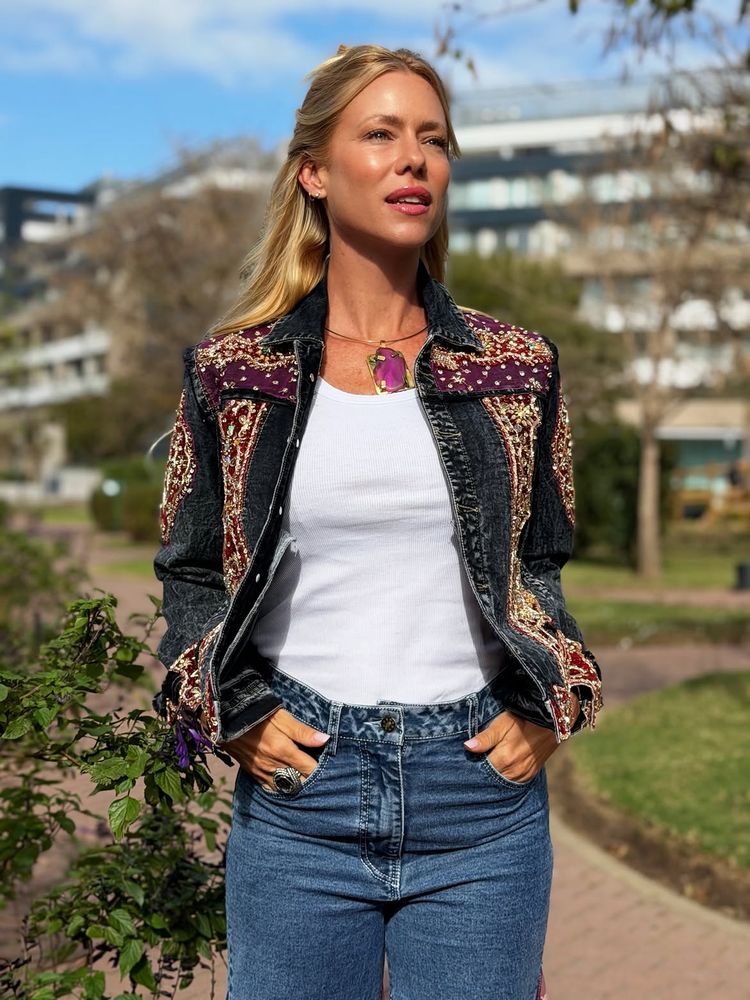 Bordados árabes, apliques de pedrería y "total denim" intervenido: el deslumbrante look "boho chic" con el que Nicole Neumann conquistó Instagram
