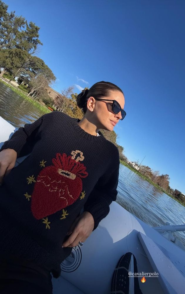 La China Suárez dio cátedra de estilo y marcó tendencia con la prenda tejida de la temporada