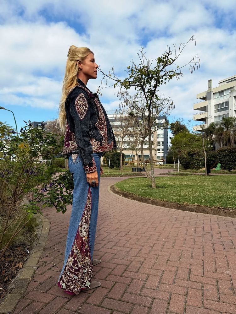 Bordados árabes, apliques de pedrería y "total denim" intervenido: el deslumbrante look "boho chic" con el que Nicole Neumann conquistó Instagram