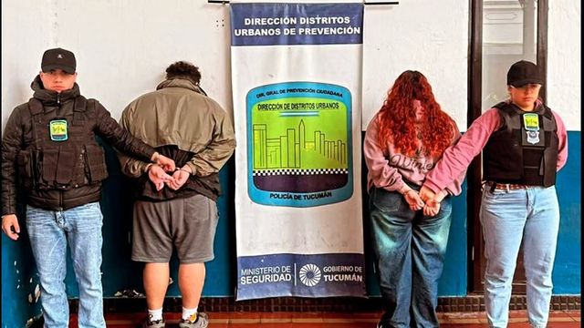 La pareja fue reconocida en la vía pública y trasladada a la dependencia policial correspondiente.