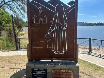 Un paseo de fe, historia e identidad en la costa del lago San Roque