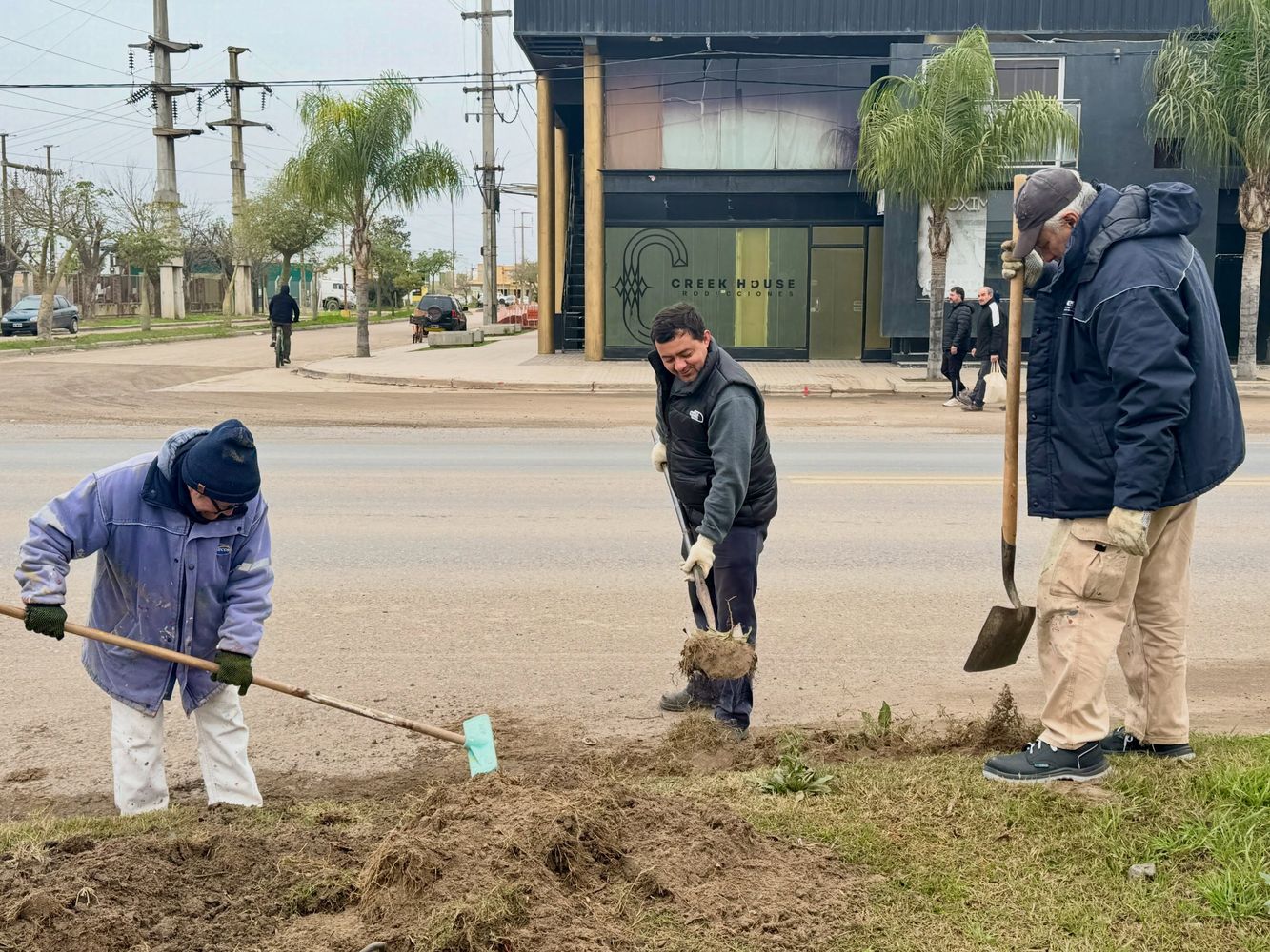 Cambio de circulación por el delimitador de altura en el paso a nivel de la Avenida Bernardi