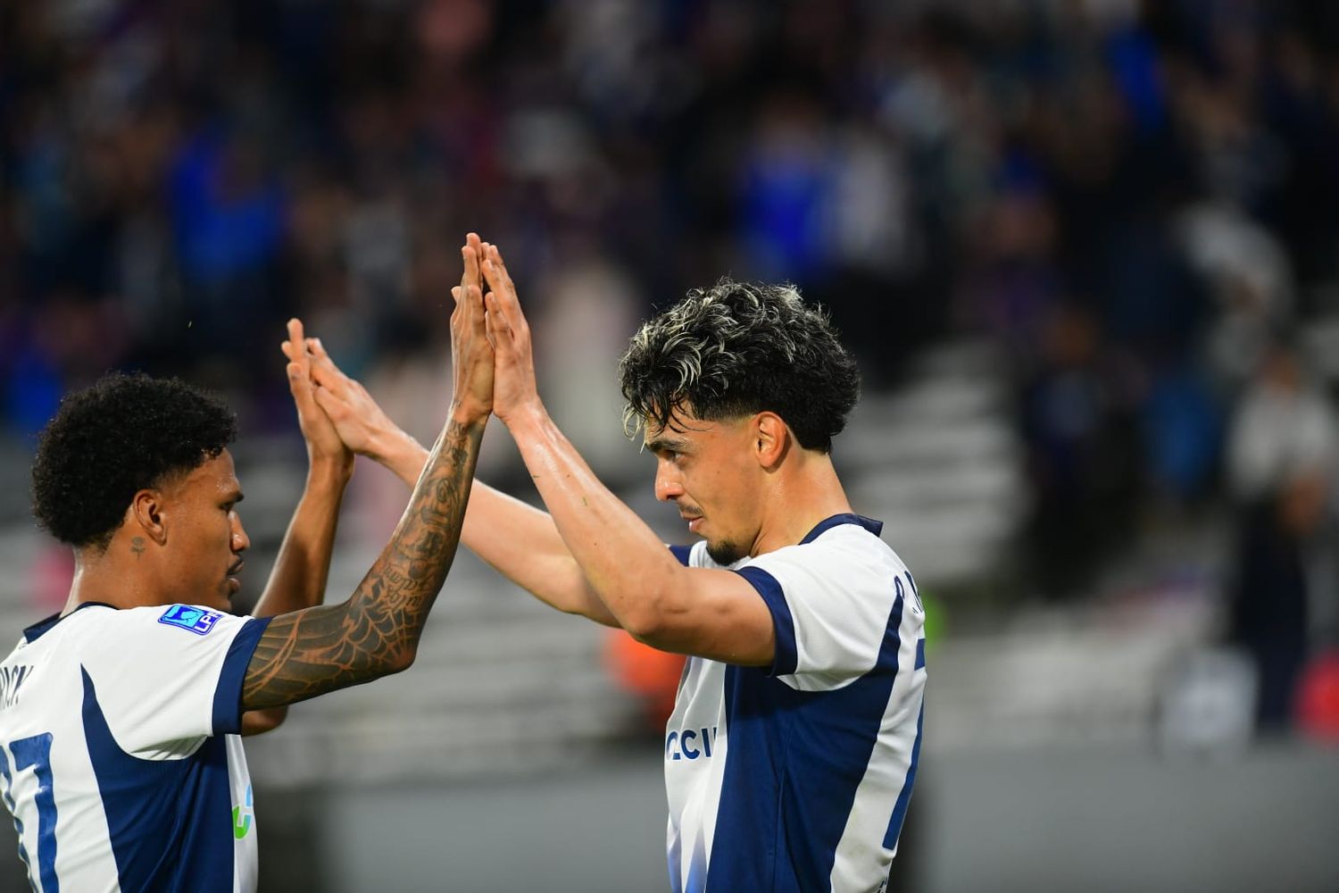 Rick y Ronaldo Martínez, la delantera de Talleres ante Platense.