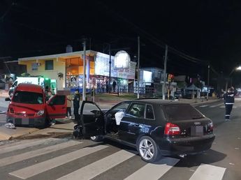 Violento choque en avenida Cárcano dejó dos personas hospitalizadas