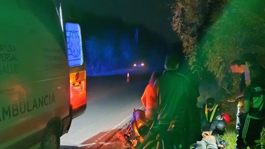 Cinco personas resultaron heridas tras el despiste y choque de dos motos por una tacuara caída sobre la ruta en Alem