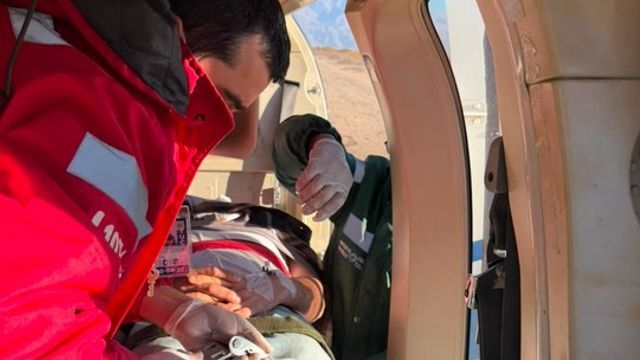Helicóptero sanitario, ambulancia y coordinación, la clave del rescate en los Valles.
