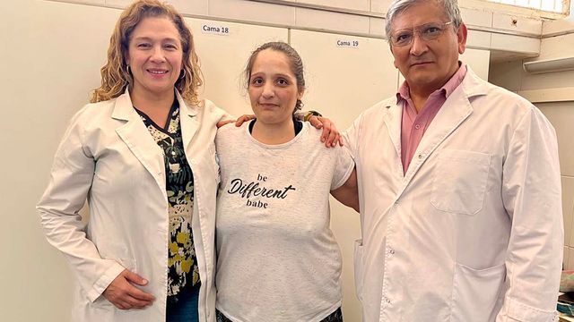 Después de años de complicaciones, la paciente volvió a caminar con calzado convencional.