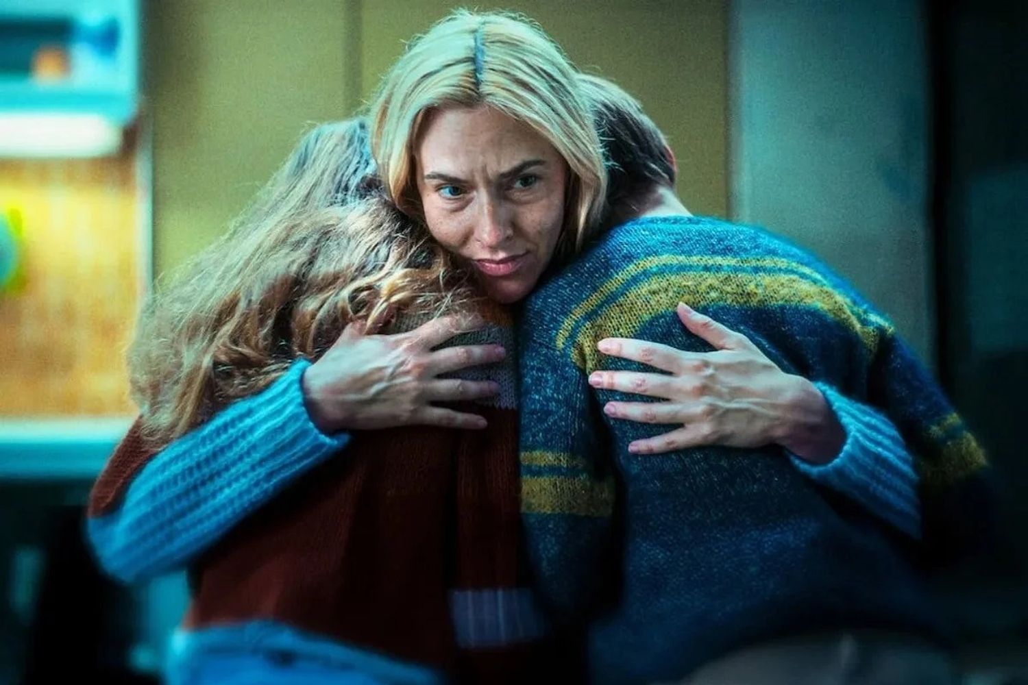 Kim Riedle interpreta a Lena, una mujer que intenta recuperar la libertad después de años de aislamiento.