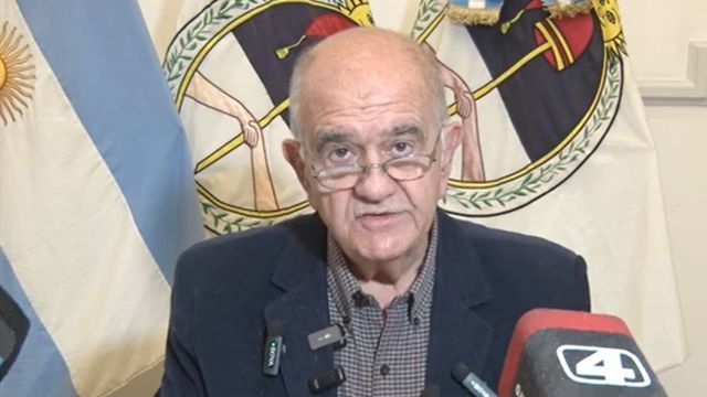 "La gran mayoría de los rubros que más empleo generan, como sería el Estado, que podemos tomarlo como un gran empleador, o actividades como el comercio y la industria manufacturera, están con niveles salariales y niveles de ocupación bajísimos", dijo el portavoz del Gobierno de Jujuy, Aberto Siufi.