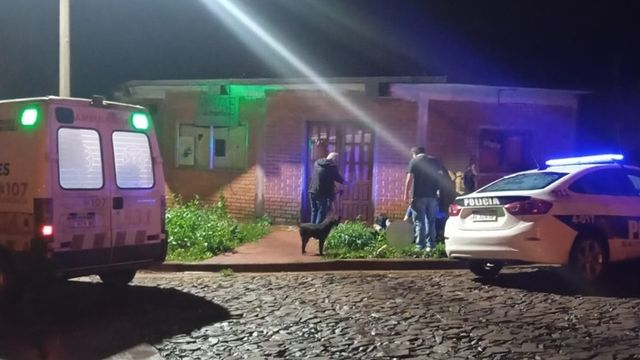 Una adolescente sufrió lesiones al caer desde el primer piso de una vivienda en Montecarlo.