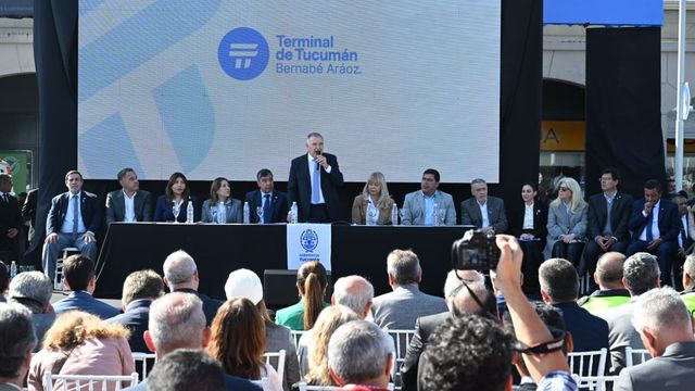 El gobernador presentó los avances de la obra junto a funcionarios provinciales, intendentes y representantes del sector privado.