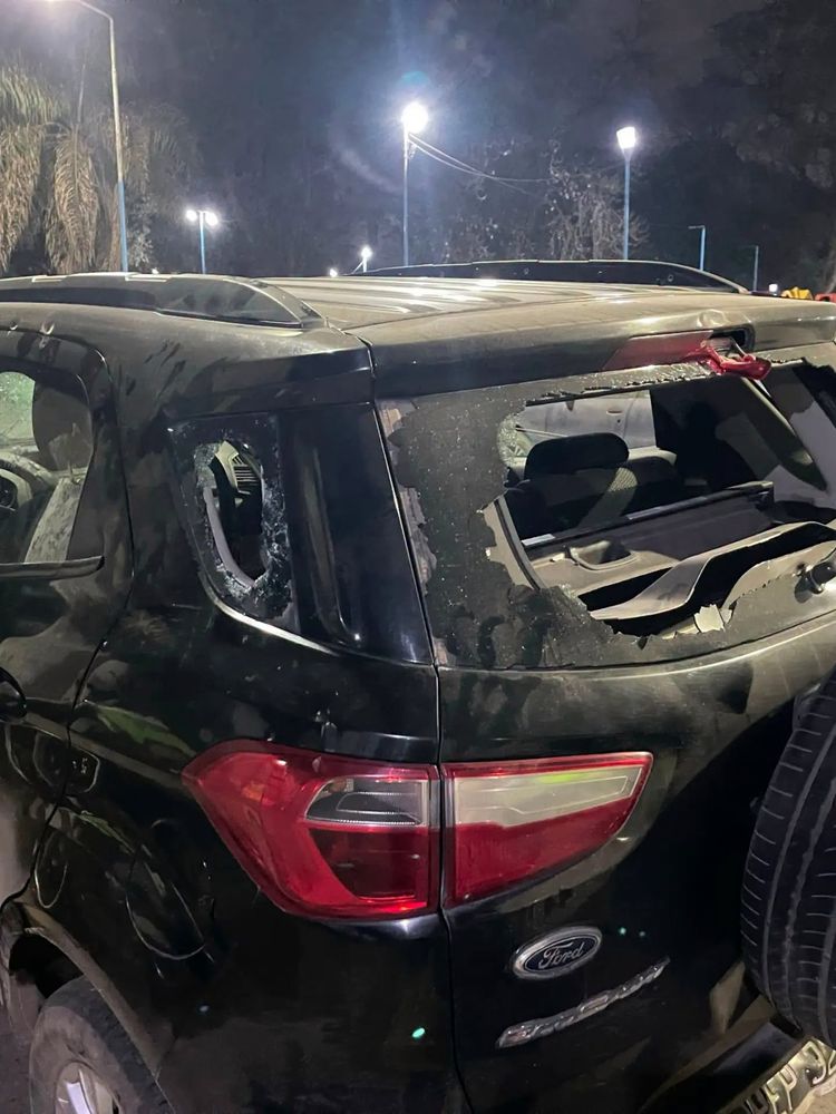 La víctima resultó lesionada cuando intentaron robarle el vehículo.